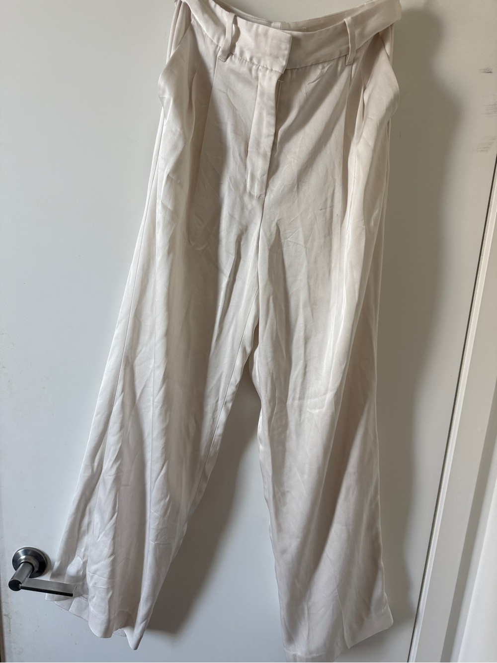 Aritzia The Effortless Pants Satin - Light Birch